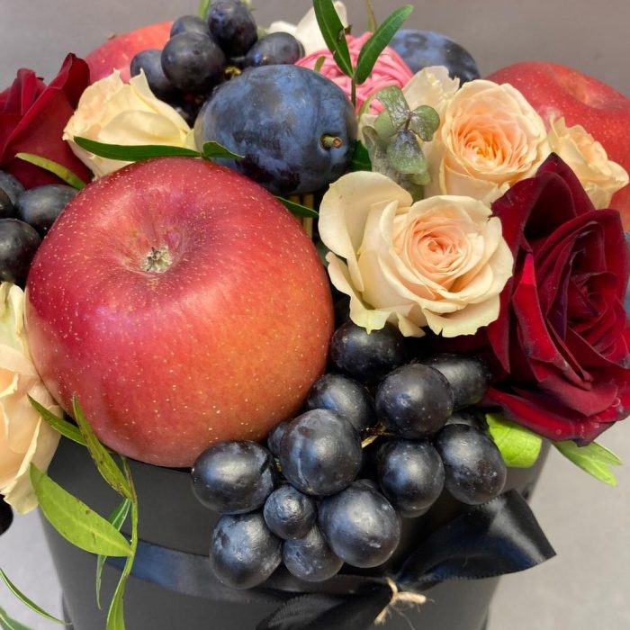 Букет роз и фруктов, фото 5